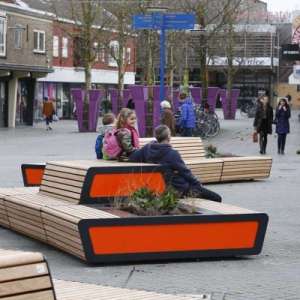 Projecten | Falco plaatst unieke banken in stadscentrum  Hengelo | image #1 | straatmeubilair zitelement buitenbank plantenbak zitbank FalcoLinea stadscentrum
