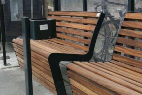 overkapping rokersoverkapping straatmeubilair buitenbank zitbank asbak