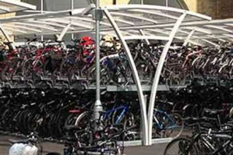 Falco fietsparkeervoorzieningen populair bij Engelse stations