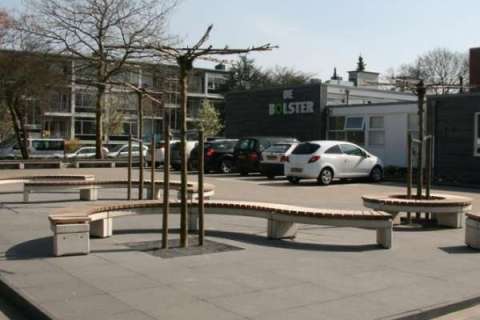 Praktisch en mooi straatmeubilair voor praktijkschool de Bolster