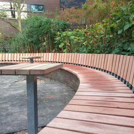Straatmeubilair voor buitenruimte Hogeschool Leiden