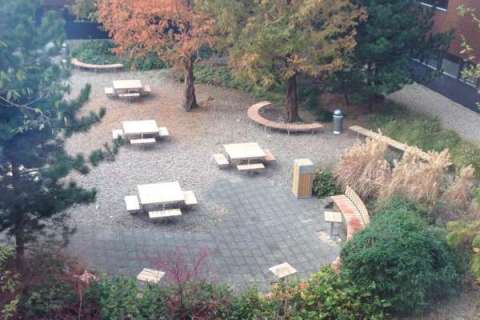 Straatmeubilair voor buitenruimte Hogeschool Leiden