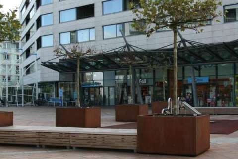 Tapis du Bois bankelementen voor winkelcentrum te Rotterdam