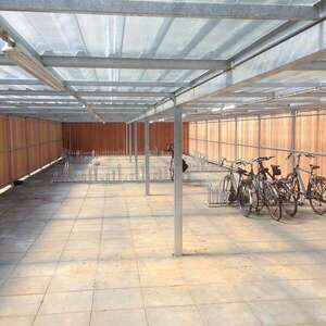 Projecten | Falco fietsberging met transparant dak | image #1 | 