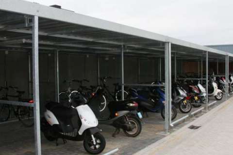 Scooter stalling, fietsenstalling en rookruimte ineen voor gemeente Maastricht