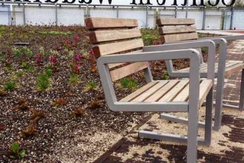 Groen dakterras met FalcoNine stoelen