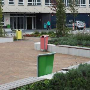 Uitneembare palen en afvalbakken voor terrein Arentheem College