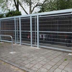 Projecten | Overkapping FalcoLok met traliepanelen en deur | image #1 | 