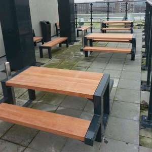 79483_inrichting_dakterras_buitenterrein_banken_afvalbak_peukenpaal