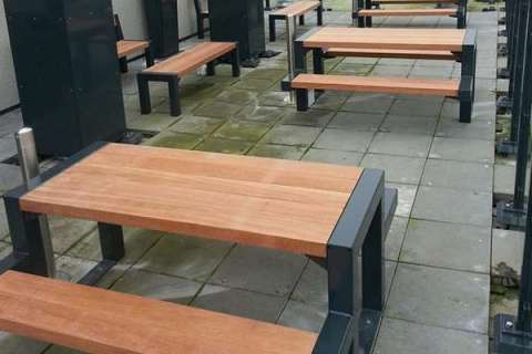 79483_inrichting_dakterras_buitenterrein_banken_afvalbak_peukenpaal