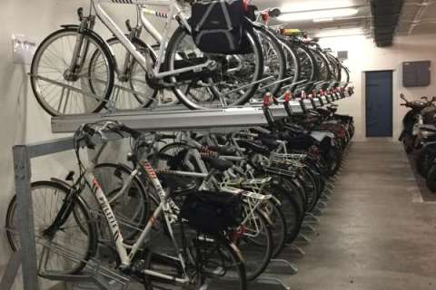 Politie Amsterdam stalt dienstfietsen in FalcoLevelPremium+