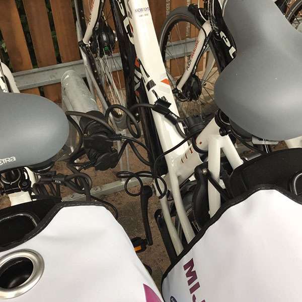 87378_fietsparkeren_overkapping_fietsenrek_oplaadpunt_FalcoTel_FalcoSound