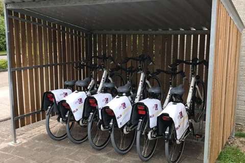87378_fietsparkeren_overkapping_fietsenrek_oplaadpunt_FalcoTel_FalcoSound