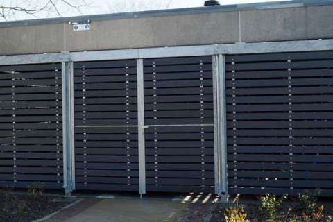 Overkappingen bij woonvoorziening De Merwebolder, Sliedrecht