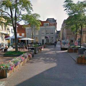 Plantenbakken in historisch centrum van Goes