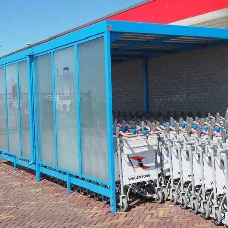 88829_FalcoLok_250_tegen_muur_voorkant_open_gestraald_glas_satiniert_logo_trolley