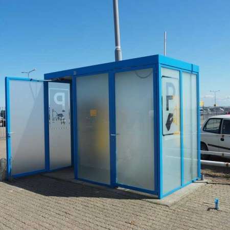 88829_FalcoSpan_328x169_2x_enkele_deur_gestraald_glas_satiniert_logo_parkeermeter