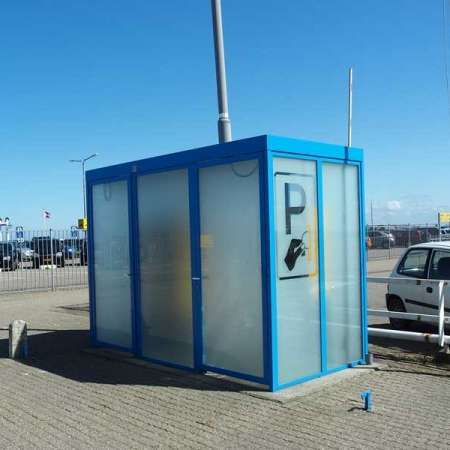 88829_FalcoSpan_328x169_2x_enkele_deur_gestraald_glas_satiniert_logo_parkeermeter