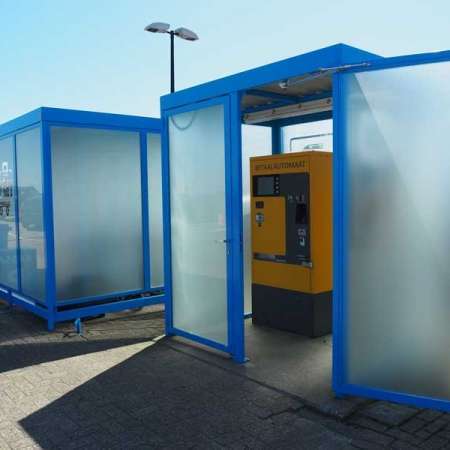88829_FalcoSpan_222x169_2x_enkele_deur_gestraald_glas_satiniert_logo_parkeermeter