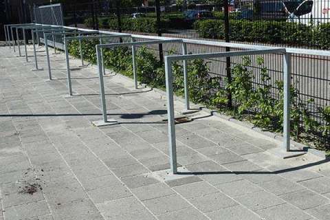 86737_fietsparkeren_fietsaanleunbeugels_geleidehekken