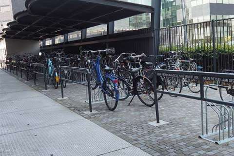89747 fietsparkeren fietsrekken falcocrate geleidehek