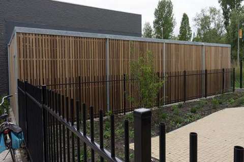 Fietsenstalling en straatmeubilair voor appartementencomplex