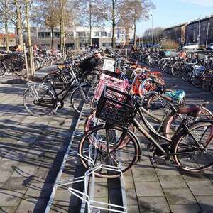 Projecten | 400 fietsparkeerplekken bij het Da Vinci College | image #1 | 99653 fietsparkeren fietsenrek kratfietsen