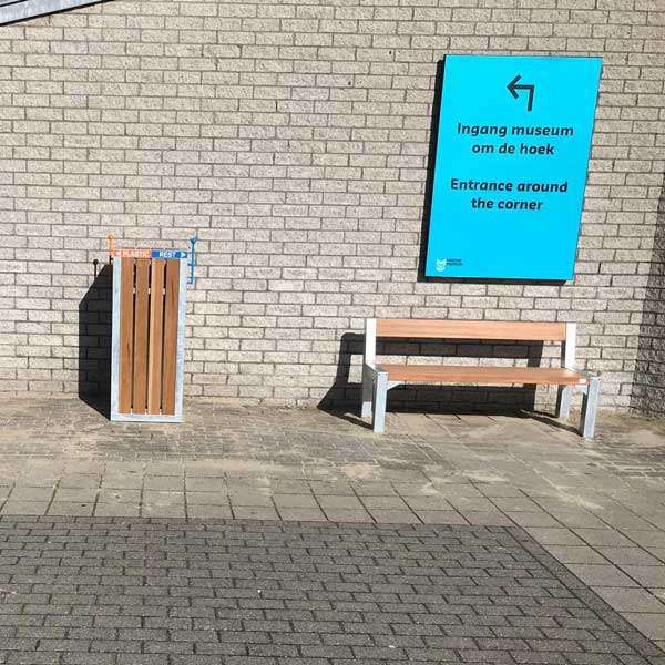 99914 straatmeubilair afvalbak gescheiden afval parkbank zitbank buitenbank Marinemuseum Den Helder