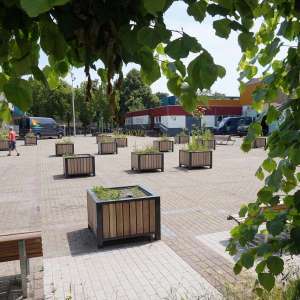 Projecten | Inrichting plein Amsterdam Noord met Falco plantenbakken | image #1 | 99915 straatmeubilair plantenbak bloembak pleininrichting Amsterdam FalcoBloc