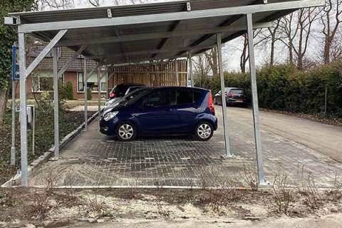 124734 carport auto parkeren