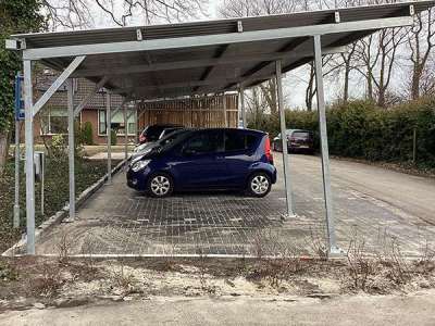 124734 carport auto parkeren