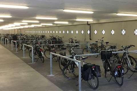114809 fietsparkeren fietsafzetting Saxion etagerekken