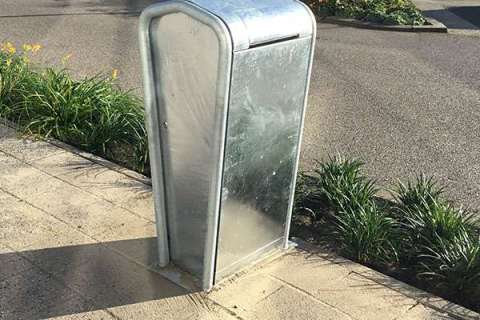 104757 straatmeubilair afvalbakken