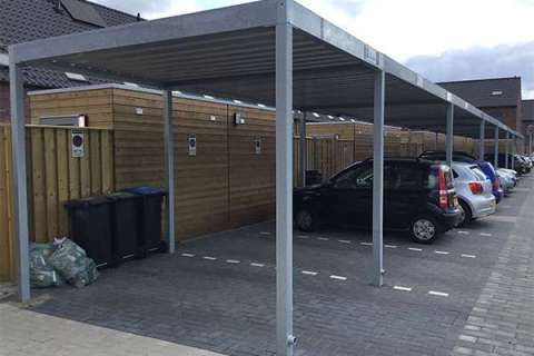 Carports in woonwijk