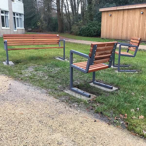 110140 straatmeubilair buitenbank stoel verkeersvoorziening paaltje