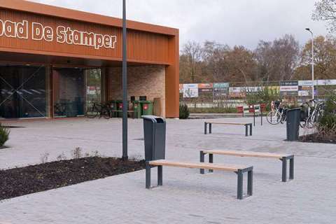 131106 straatmeubilair fietsparkeren buitenbank fietsaanleunbeugels afvalbak