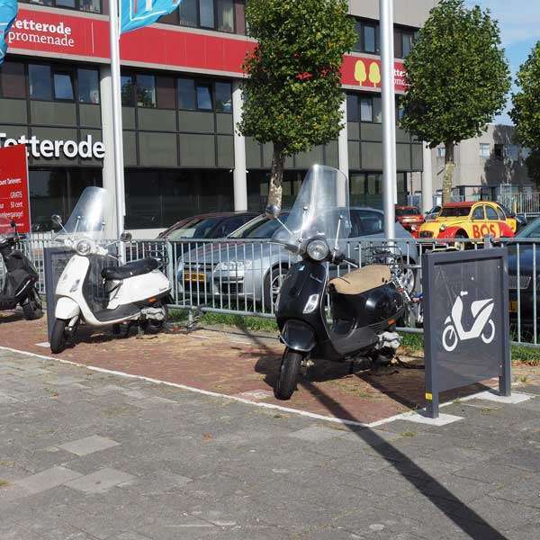 verkeersvoorziening scooter parkeerplek afzethek afzetpaneel afzetelement