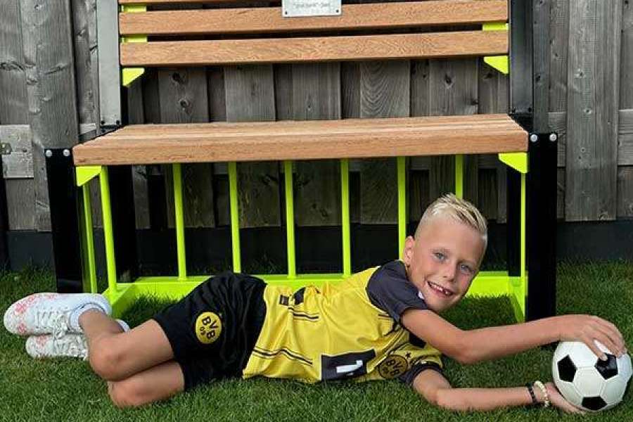 Savi is druk bezig met de montage van zijn  zelfontworpen 