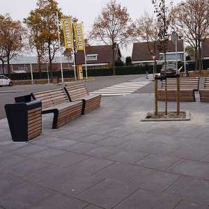 Projecten | Terreininrichting bij Jumbo Schot | image #1 | 91805 straatmeubilair zitbanken afvalbak boombeschermer lantaarnpaalbeschermer