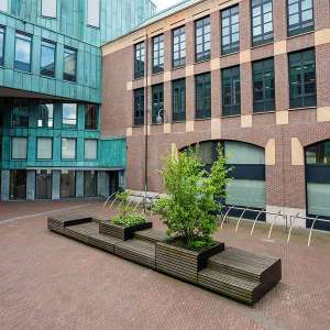 Projecten | Boombank FalcoLinea XXL zorgt voor vergroening centrum Helmond | image #1 | 96154 buitenbank boombank FalcoLinea XXL plantenbak zitelement