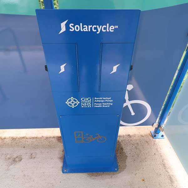 135387 fietsoverkapping fietsaanleunbeugels oplaadstation zonnepanelen