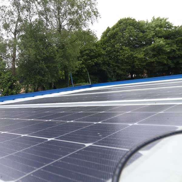 135387 fietsoverkapping fietsaanleunbeugels oplaadstation zonnepanelen
