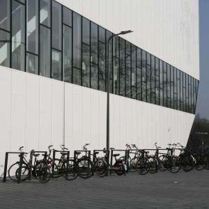 Fietsparkeren | Op maat gemaakt | Fietsaanleunbeugels uit koker | image #1| fietsparkeren fietsaanleunbeugel koker special Almelo