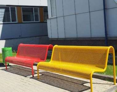 straatmeubilair banken buitenbanken zitbanken kleur 