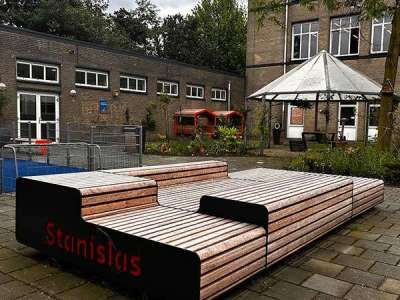 132915 schoolplein straatmeubilair buitenbank picknickset afvalbak