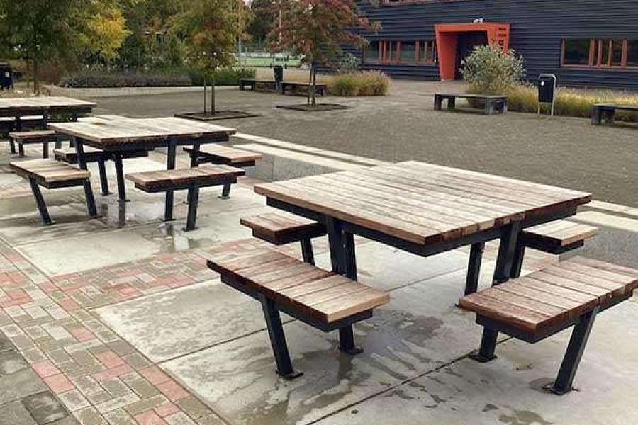 137908 straatmeubilair fietsparkeren fietsoverkapping afvalbak picknickset buitenbank fietsaanleunbeugels