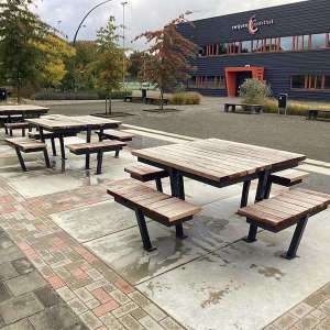 Projecten | Inrichting van een functioneel en duurzaam schoolplein | image #1 | 137908 straatmeubilair fietsparkeren fietsoverkapping afvalbak picknickset buitenbank fietsaanleunbeugels
