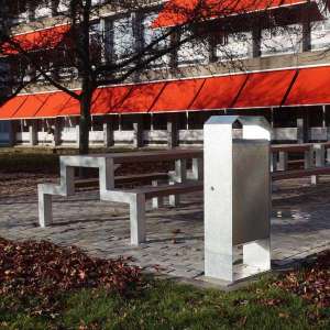 Projecten | Falco straatmeubilair op schoolplein Rijswijks Lyceum | image #1 | 97957 straatmeubilair afvalbak picknickset zitbank