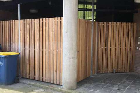 terreinafscheiding houten wanden