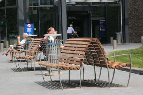 zitbank buitenbank straatmeubilair FalcoRelax ziekenhuis